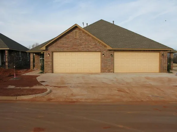 11621 Surrey Villas Ct, Yukon, OK 73099