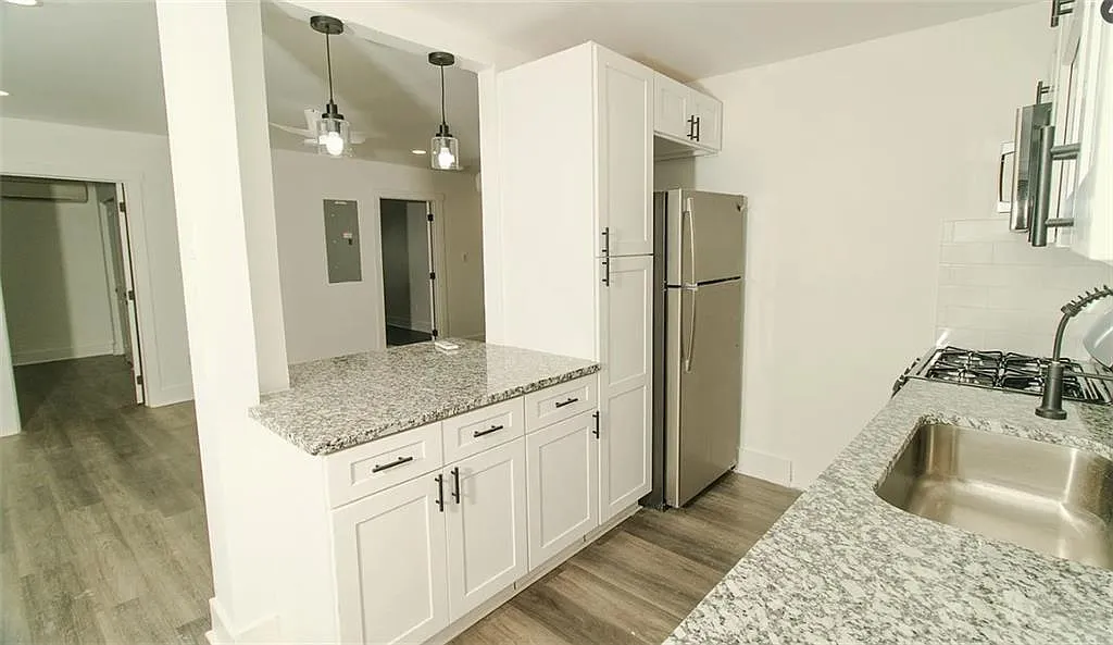 3 bed, 2.0 bath, 950 sqft, $1,895 — Photo 4