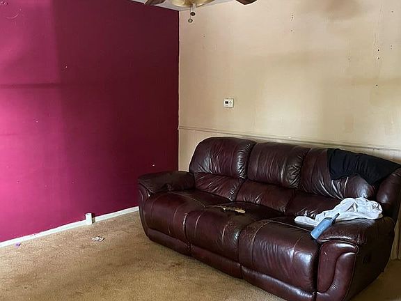 3rd image of 635 E Northern Ave
