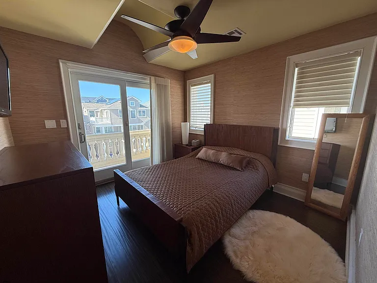 119 S Sacramento Ave — Photo 36