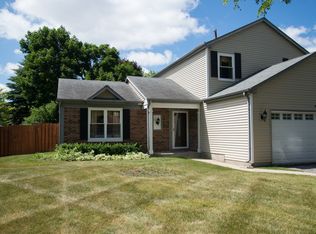 40 Knightsbridge Dr, Mundelein, IL 60060