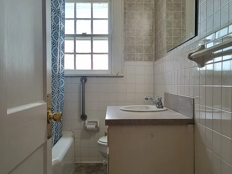 1215 S Elm St — Photo 18