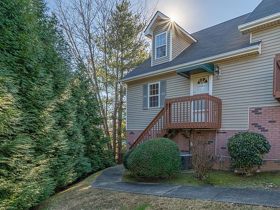 3rd image of 805 Cambridgeshire Ct #805