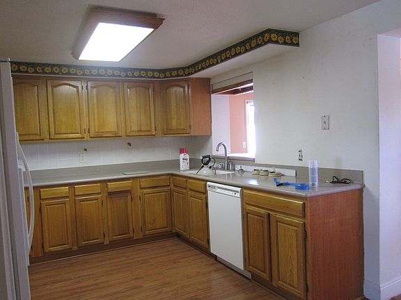 3rd image of 3438 Cantrell St