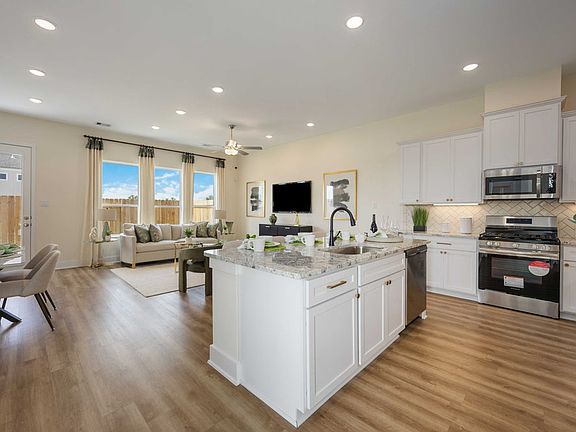 Alicante Model Home - Picasso Floorplan - Kitchen