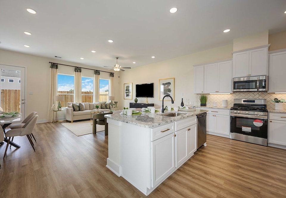 Alicante Model Home - Picasso Floorplan - Kitchen