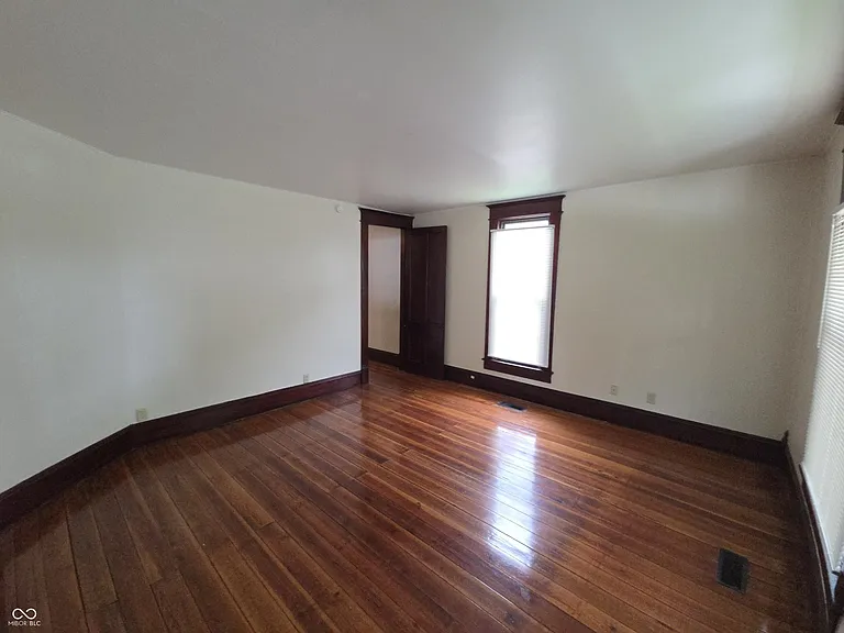 408 S Main St — Photo 4