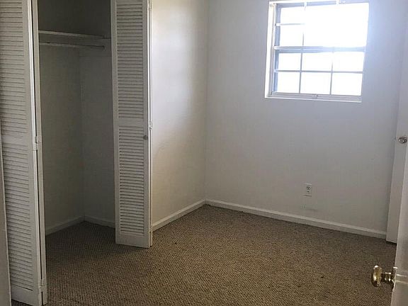 4th image of 2536 Kensington Dr W