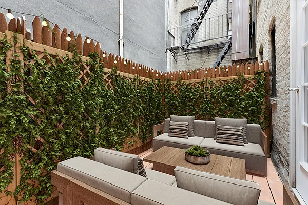 Rented by Compass | media 63