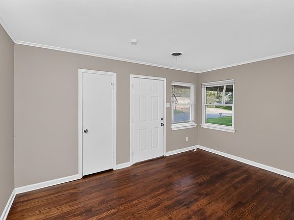 5th image of 4057 Argonne St