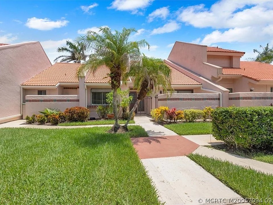 3303 SE Sandpiper Cir