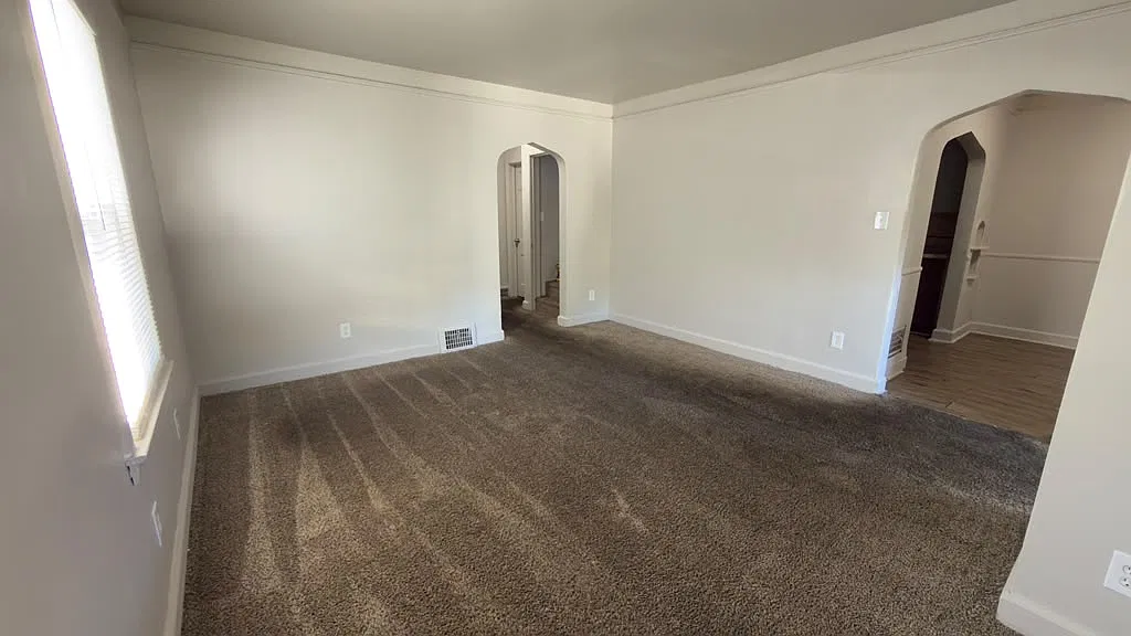 3 bed, 900 sqft, $1,200 — Photo 4