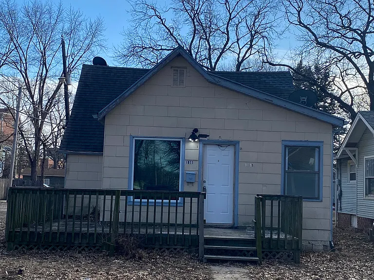 1811 SW Cherokee St — Photo 1