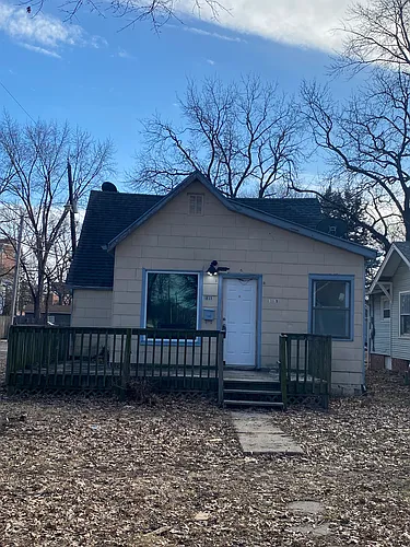 1811 SW Cherokee St Photo 1