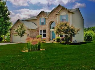 1390 McClellan Ct, Lindenhurst, IL 60046