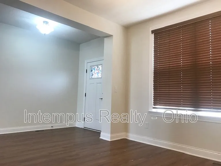 9390 Woodbine Way — Photo 6