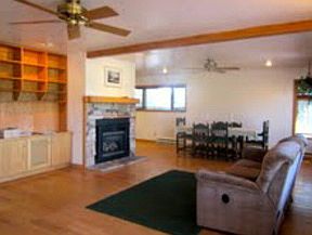 3rd image of 914 Evergreen Dr