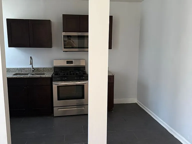 SPACIOUS 2 BEDROOM APARTMENTS AVAILABLE — Photo 28