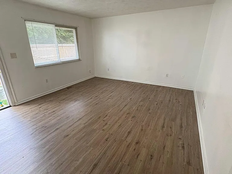 56 Fernwood Ave #C — Photo 4