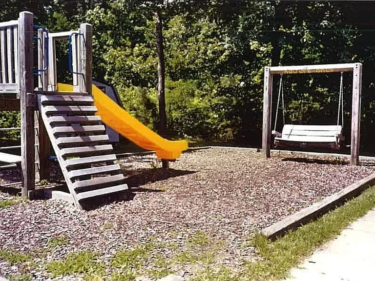 Colonial Beach Village — Photo 9