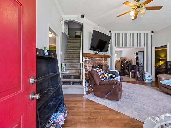 3rd image of 1044 Winding Way Dr