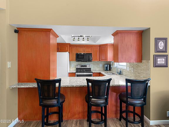 5th image of 1004 Uri Ln #C-2