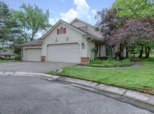 6974 Pebble Park Cir, West Bloomfield, MI 48322