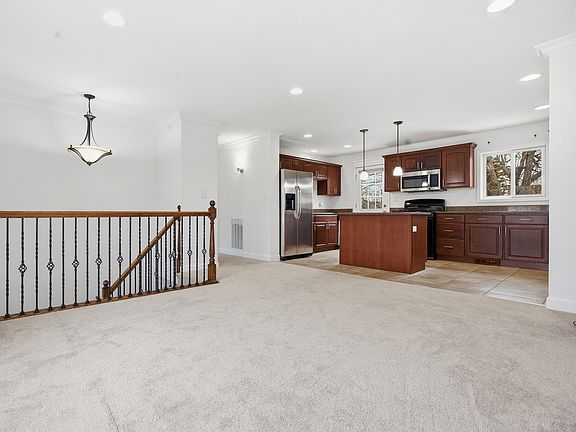 4th image of 205 Fremont Ave