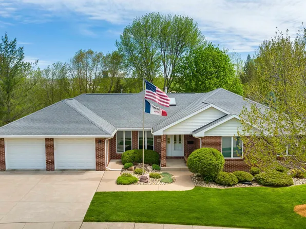 4682 Camelot Dr, Dubuque, IA 52002