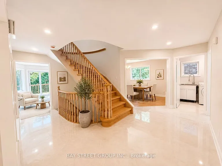 1054 Chateau Ct — Photo 16