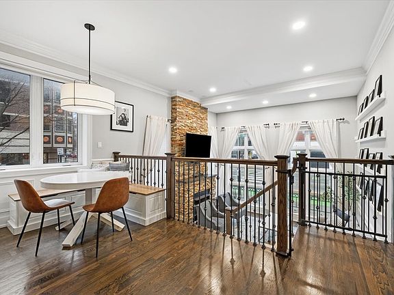 3rd image of 2257 W Belmont Ave #1W