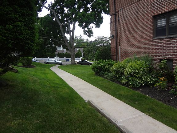 3rd image of 127 Beacon Hill Dr APT F22