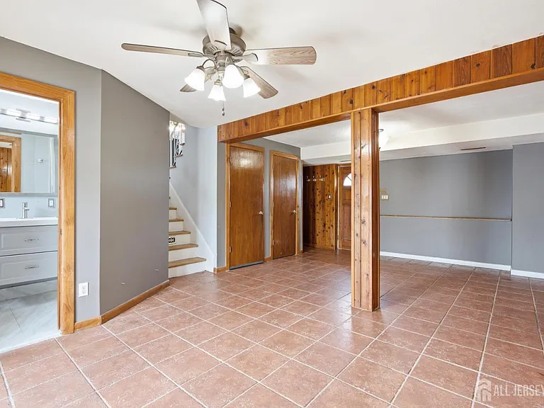 264 E George Pl — Photo 21