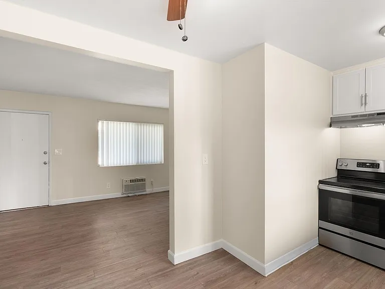 Linden Court Apartments — Photo 48