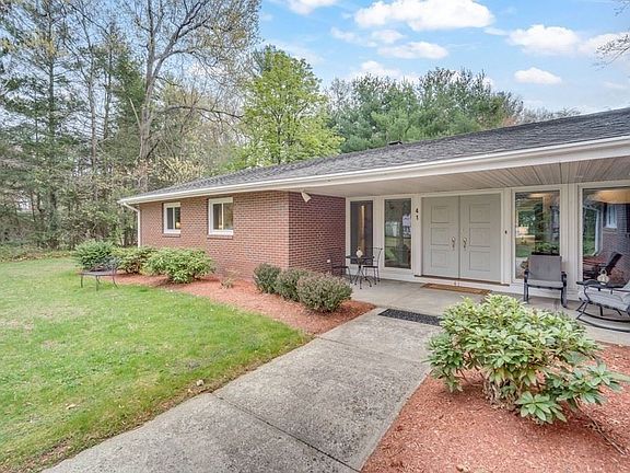 4th image of 41 Deep Woods Dr