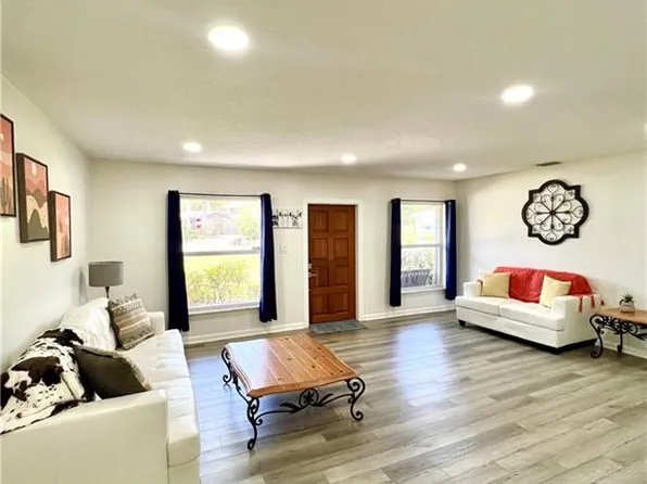 4215 NE Carrol Ct, Jensen Beach, FL 34957