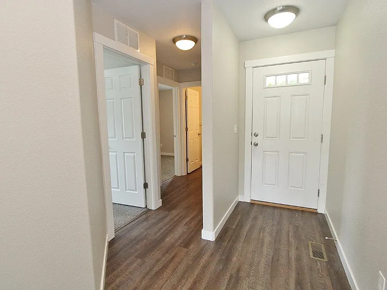 2897 W Jayton Dr — Photo 2