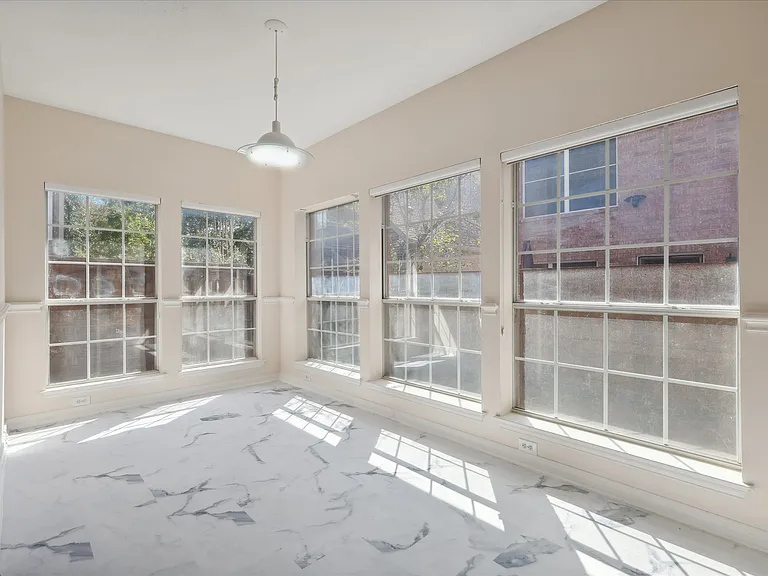 14625 Windsor Ct — Photo 30