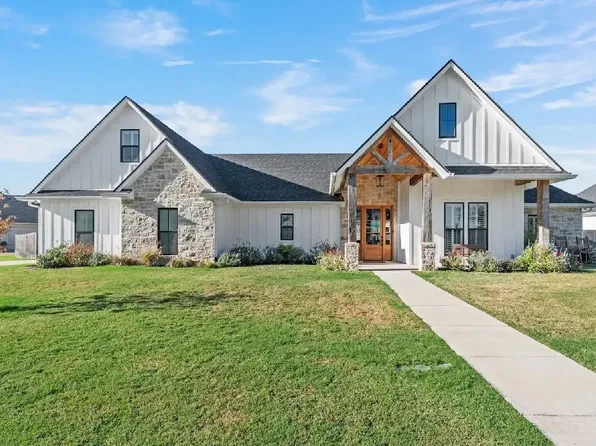 301 Wycliff Dr, China Spring, TX 76633