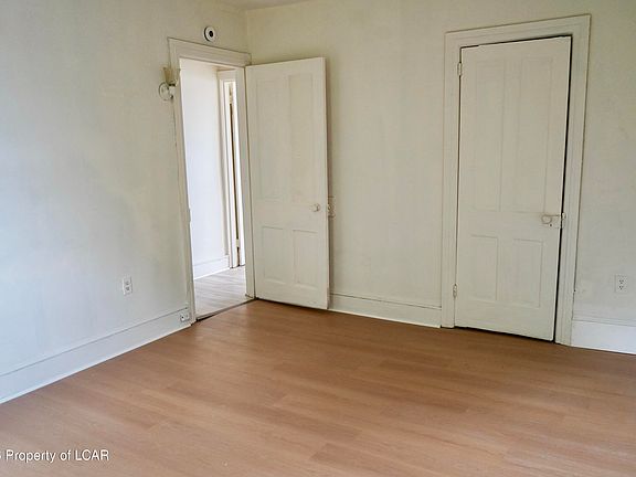 4th image of 538 Carson St 1