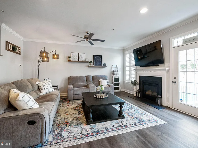 6 New Village Greene Dr — Photo 15