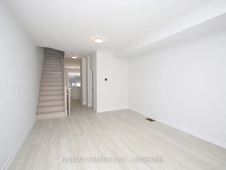 73 Akil Thomas Gdns — Photo 10