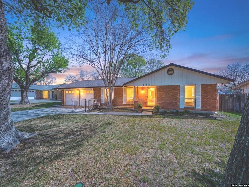 1st image of 302 Cordoba
