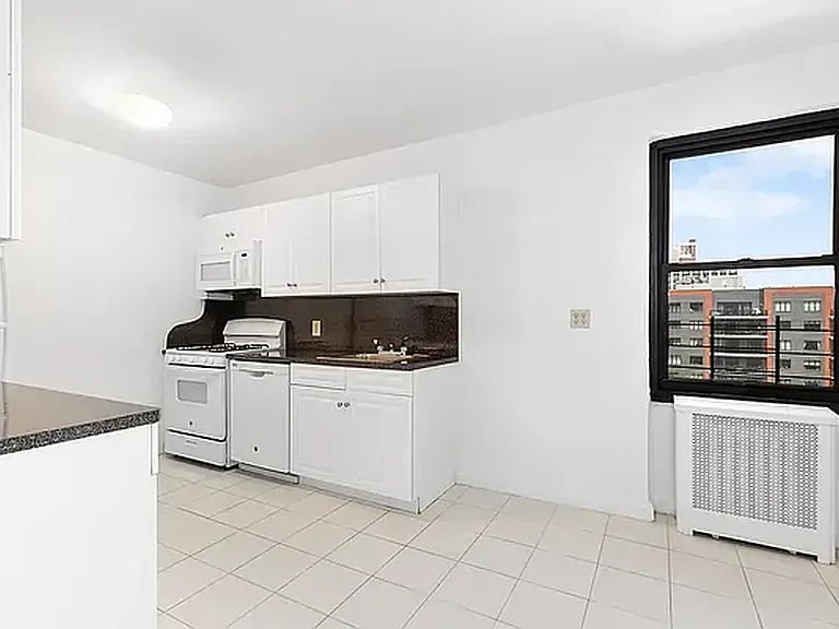 2728 Henry Hudson Pkwy E #A1 — Photo 2