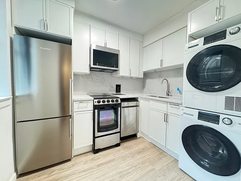 205 2nd Ave #2D — Photo 7