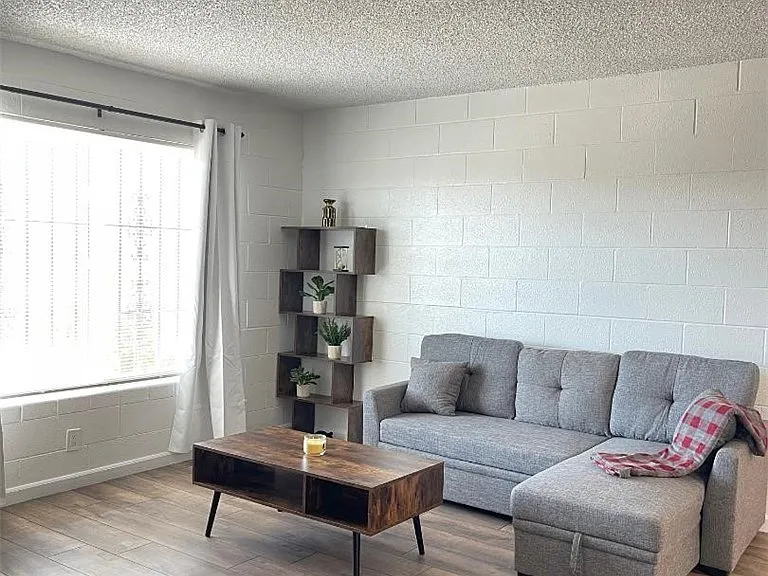 615 S Royal Crest Cir #22 — Photo 5