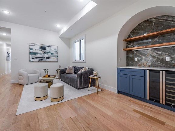 4th image of 39 Boyd Ave Floor 2