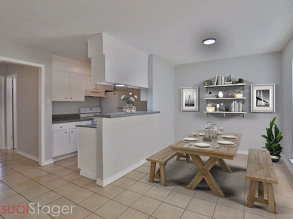 1st image of 310 Yaupon St APT 206