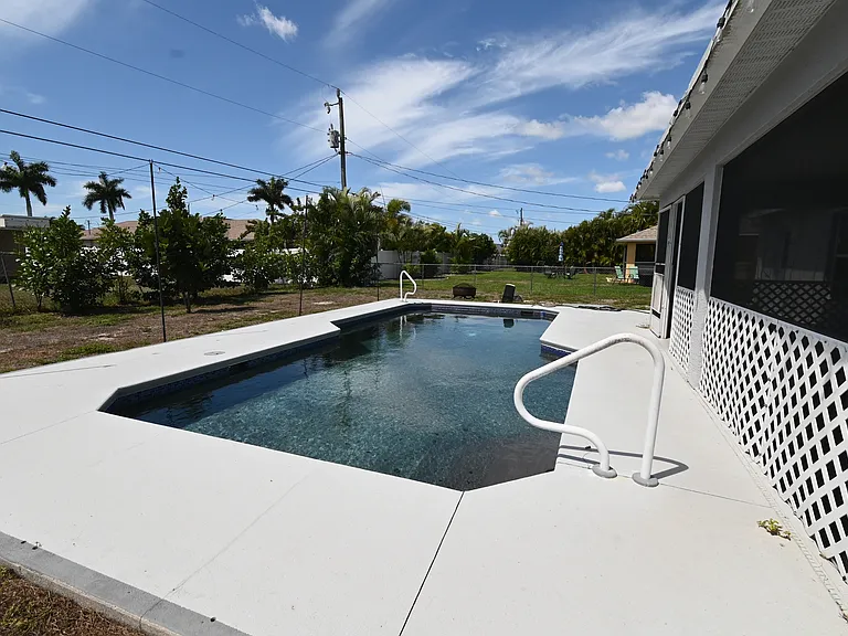 136 SE 19th Ln — Photo 17