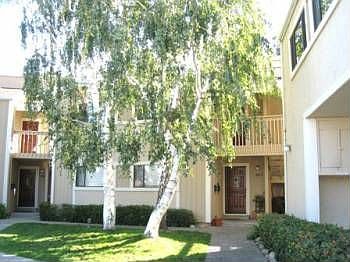 2nd image of 822 Cedar St #B